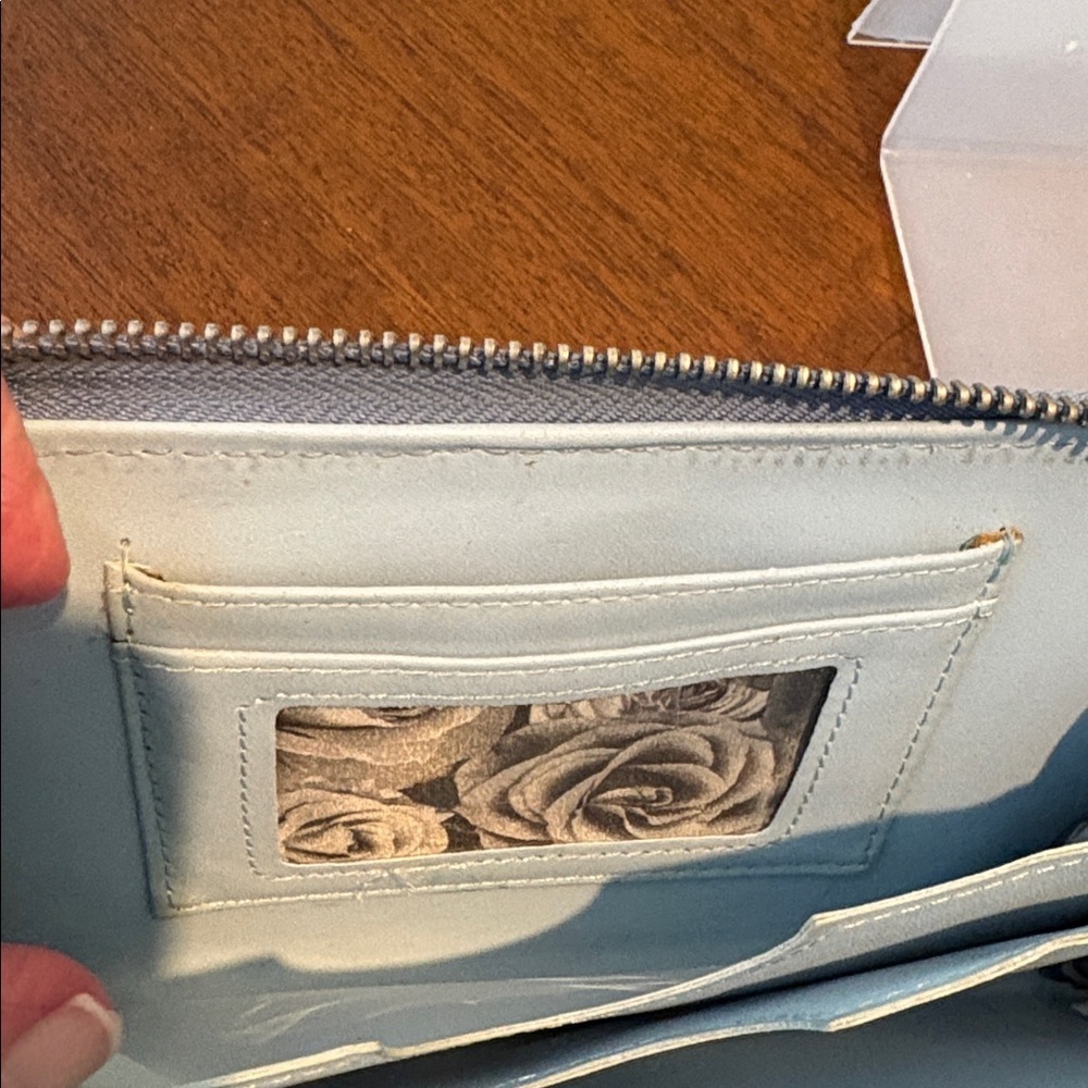 Adrienne Vittadini Periwinkle Zip Wallet  pebbled leather / vegan trim& interior - Picture 11 of 13